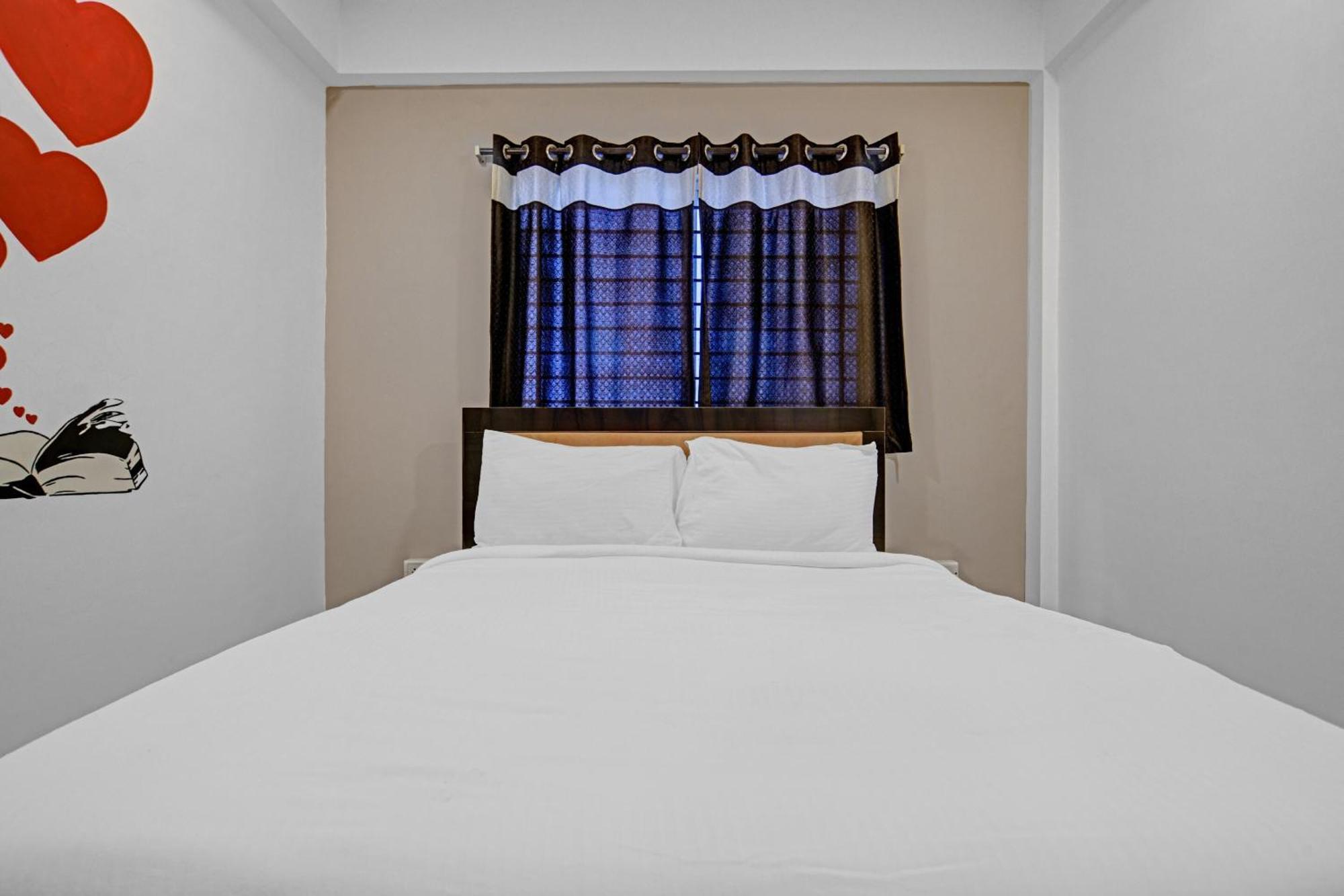 Hotel Collection O The Eternity Near Lig Sqaure Indore Esterno foto