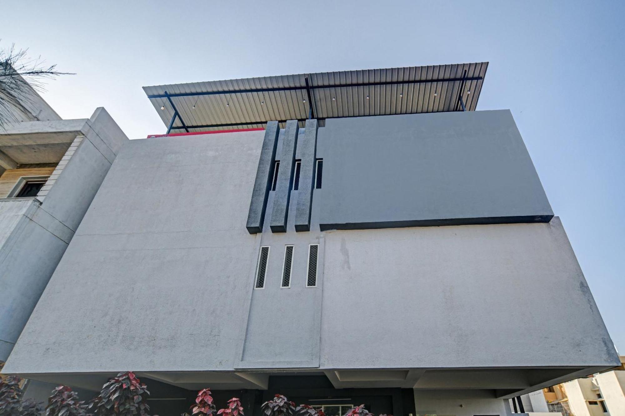 Hotel Collection O The Eternity Near Lig Sqaure Indore Esterno foto