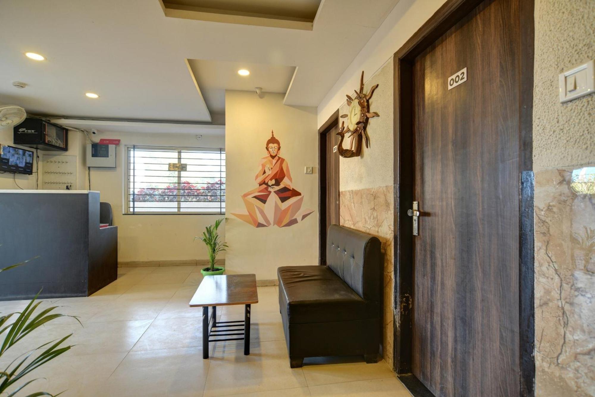 Hotel Collection O The Eternity Near Lig Sqaure Indore Esterno foto