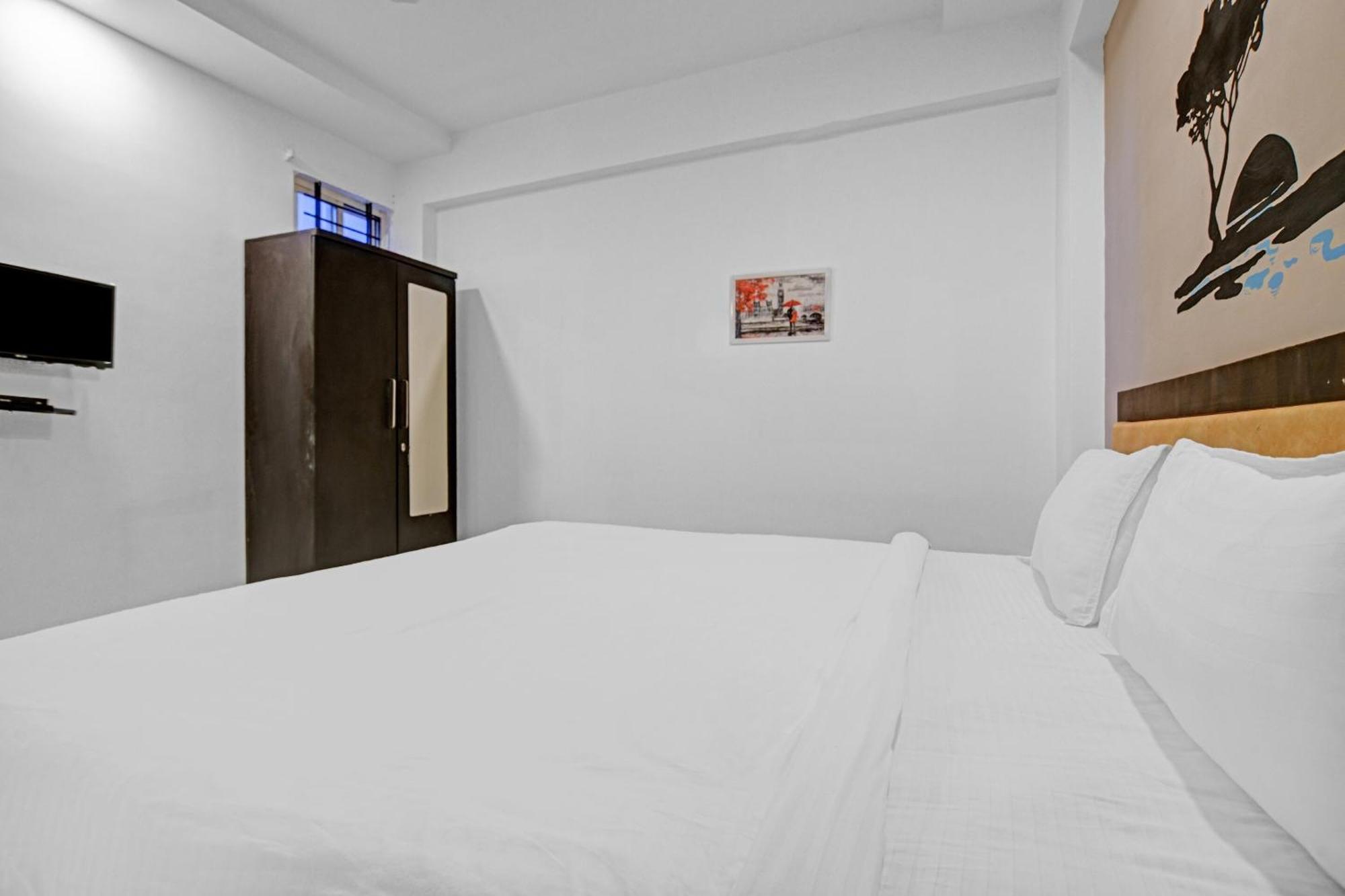 Hotel Collection O The Eternity Near Lig Sqaure Indore Esterno foto