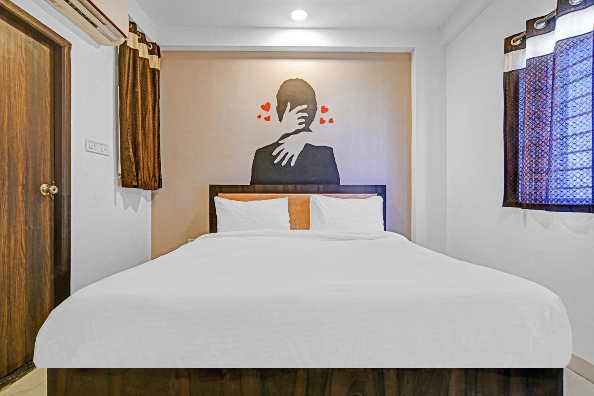 Hotel Collection O The Eternity Near Lig Sqaure Indore Esterno foto