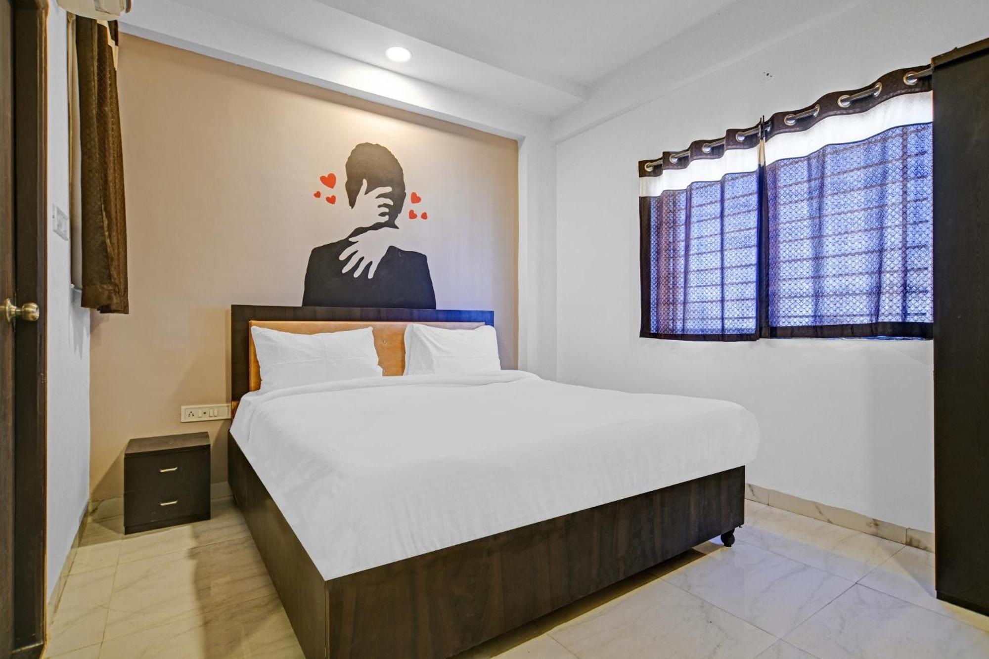 Hotel Collection O The Eternity Near Lig Sqaure Indore Esterno foto