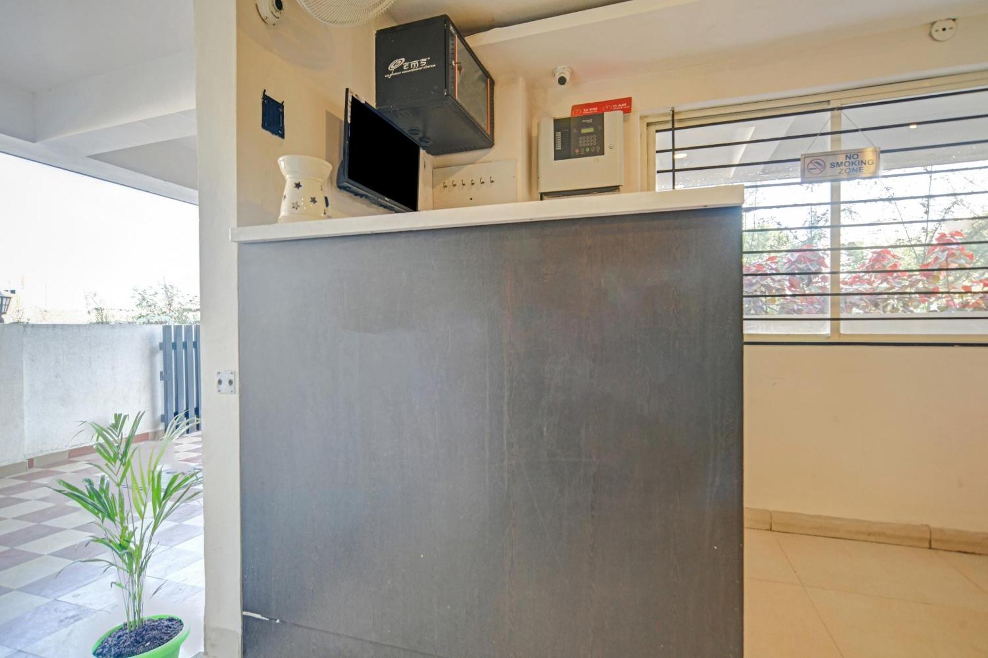 Hotel Collection O The Eternity Near Lig Sqaure Indore Esterno foto
