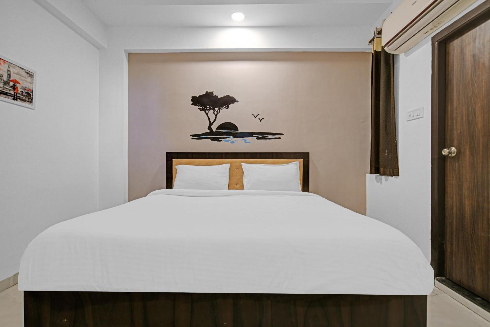 Hotel Collection O The Eternity Near Lig Sqaure Indore Esterno foto